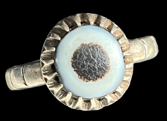 Silver ring with an agate eye stone