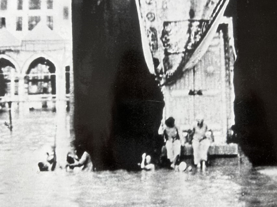 Mecca Al-Mukarramah during the flood of 1941AD