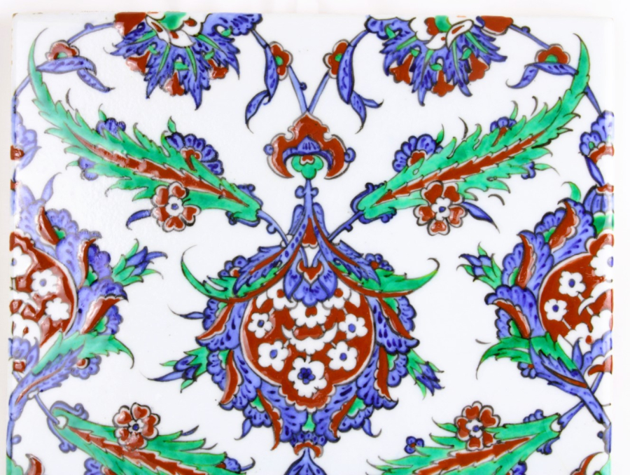Iznik tile with depiction of flowers