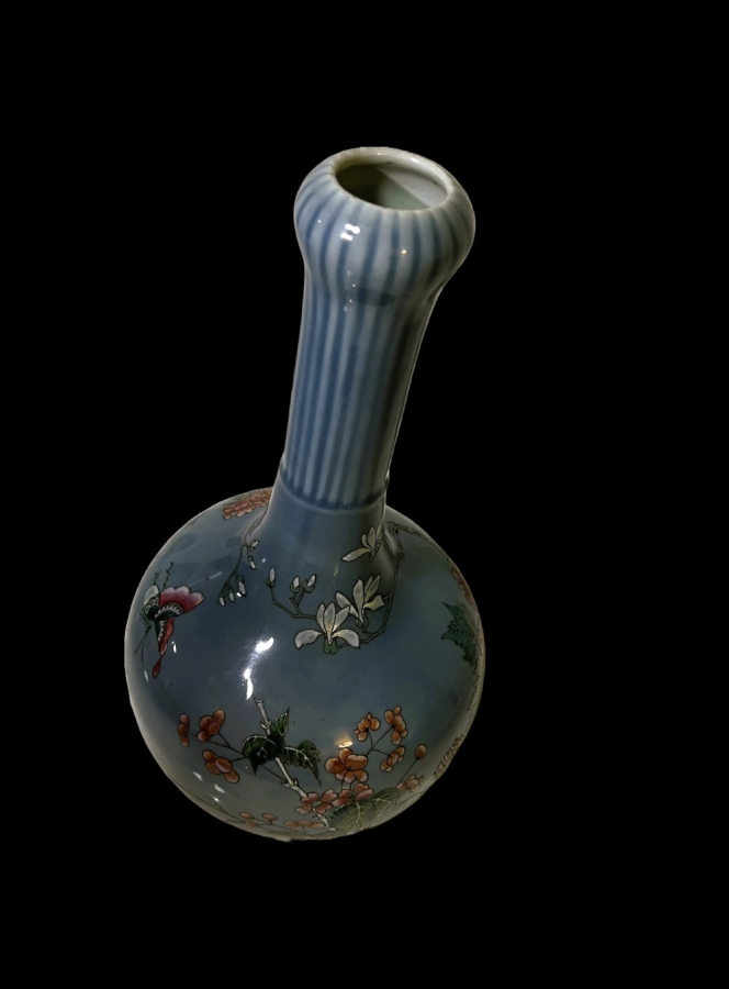Blue Chinese vase decorated with flowers