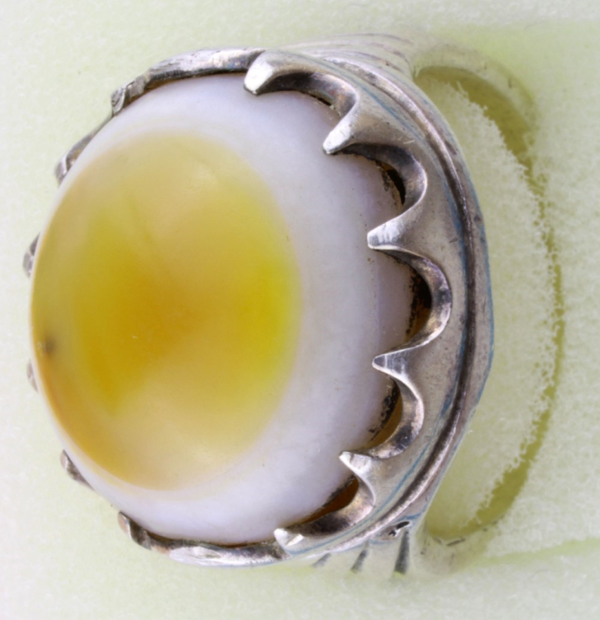 Silver ring with yellow Agate eye