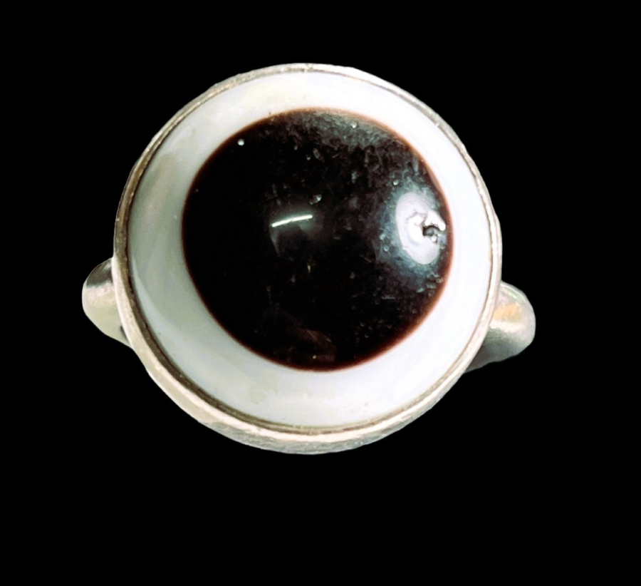 Sumerian period Silver ring with agate en stone 
