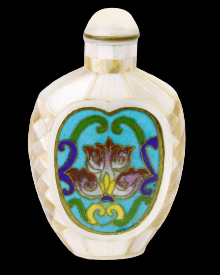 A 19th century Chinese mother of pearl snuff bottle 