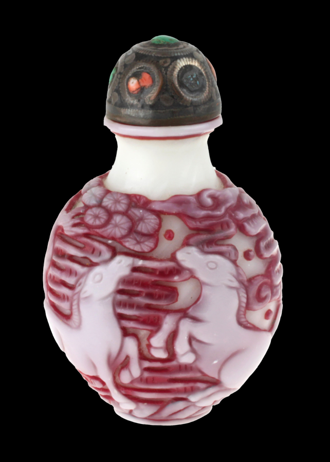 Chinese snuff bottle jade with red on white decorations