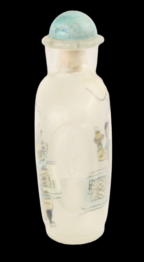 Snuff bottle decorated with traditional Chinese scene 