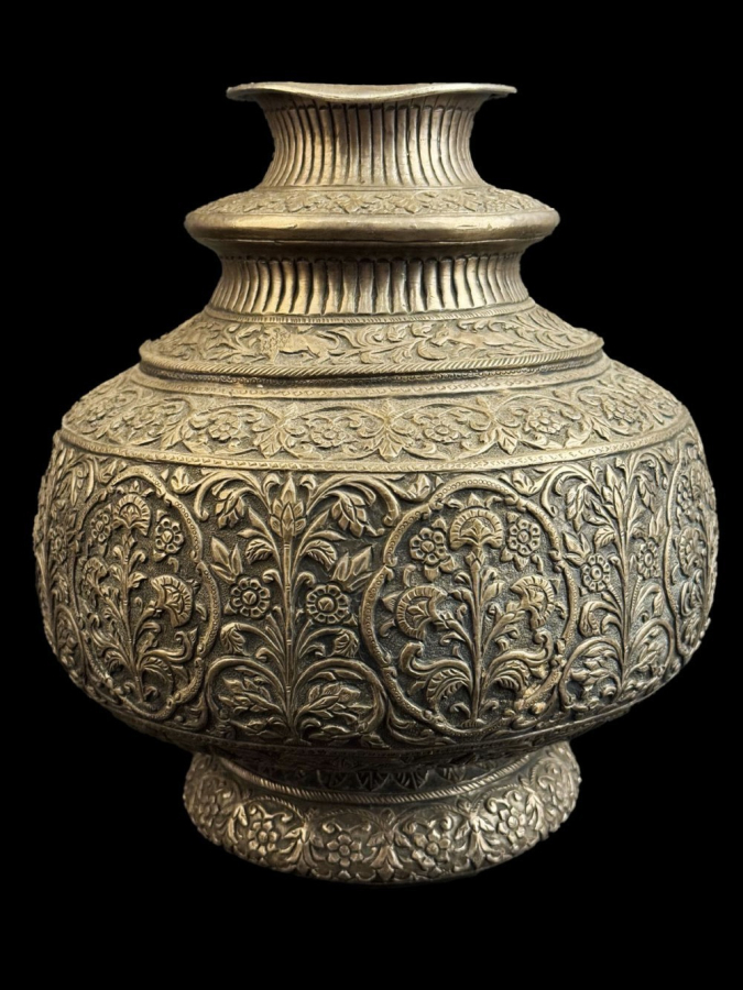 Mughal Indian silver jar